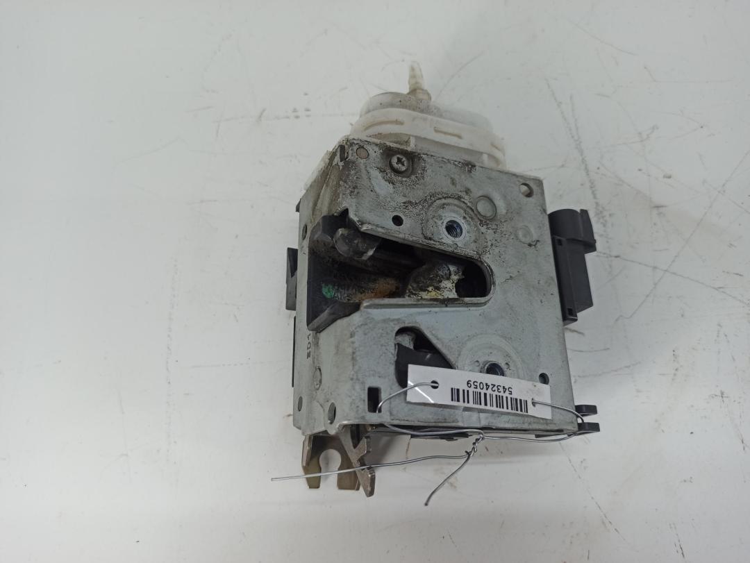 замок двери передней правой Audi A4 B5 1997, 1.6 л., бензин, МКПП, серый, седан, 8D1837016E