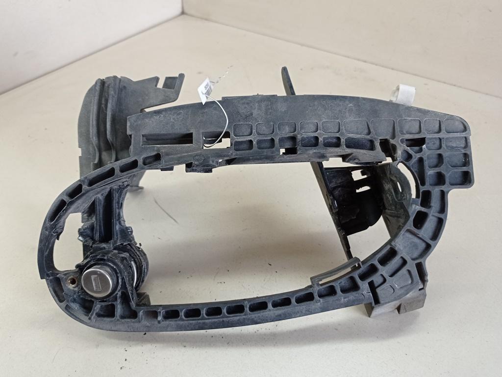 Корпус (держатель) ручки двери передней левой BMW 7 E65/E66 2003, 3.0 л., дизель, АКПП, серый, седан, 7013701