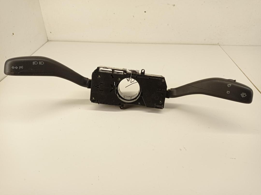 переключатель подрулевой SEAT Ibiza 3 поколение 2003, 1.2 л., бензин, МКПП, чёрный, хетчбэк 5 дв., 6Q0953513D - фото №1