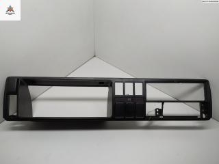 Рамка (обрамление) щитка приборов Volkswagen Jetta 2 поколение [рестайлинг] 1987, 1.8 л., бензин, МКПП, серый, седан