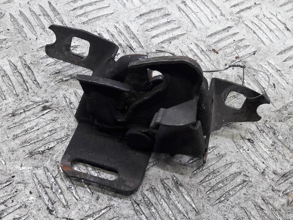 замок капота Volkswagen Golf 3 поколение 1994, 1.9 л., дизель, МКПП, красный, хетчбэк 3 дв. - фото №1