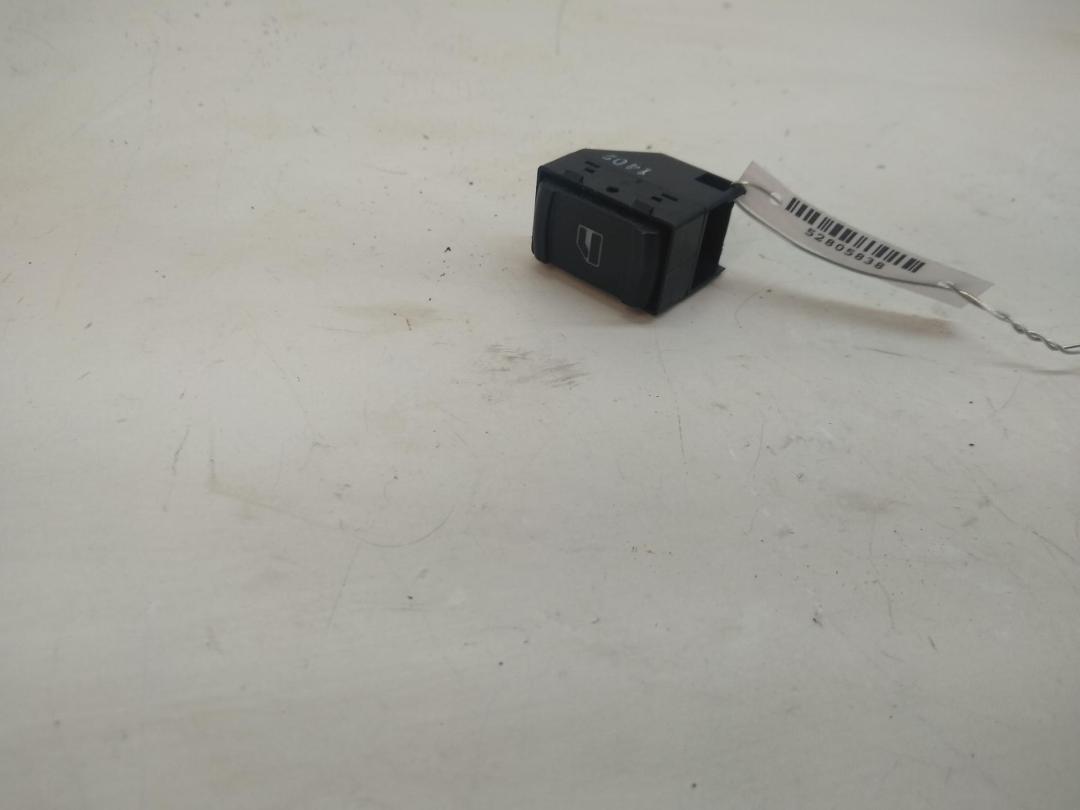 кнопка стеклоподъемника переднего правого Volkswagen Passat B5+ (GP) 2002, 1.9 л., дизель, АКПП, синий, седан
