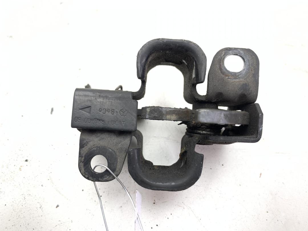 замок капота Mercedes-Benz C W203 2002, 2.2 л., дизель, АКПП, чёрный, универсал, 2038800060