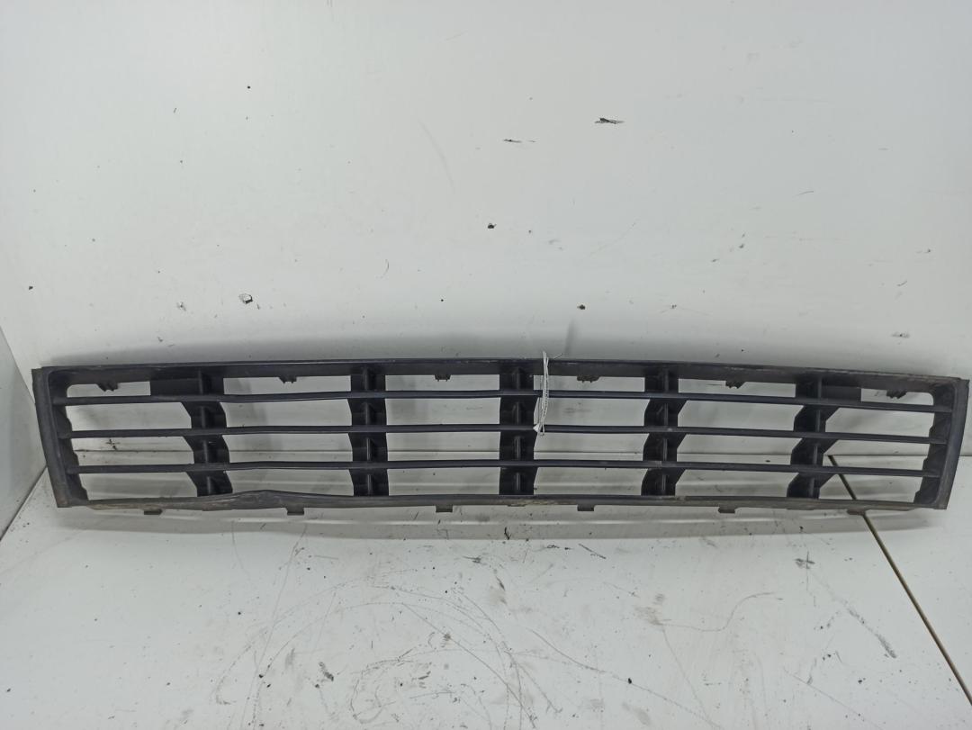 заглушка (решетка) в бампер Audi A4 B5 2000, 1.9 л., дизель, МКПП, серый, универсал, 8D0807683AA