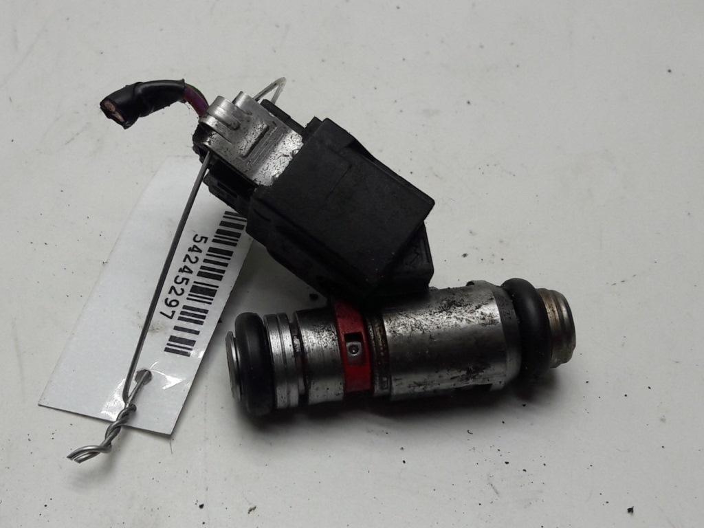 форсунка Volkswagen Bora 2000, 1.4 л., бензин, МКПП, серый, седан, 036031C