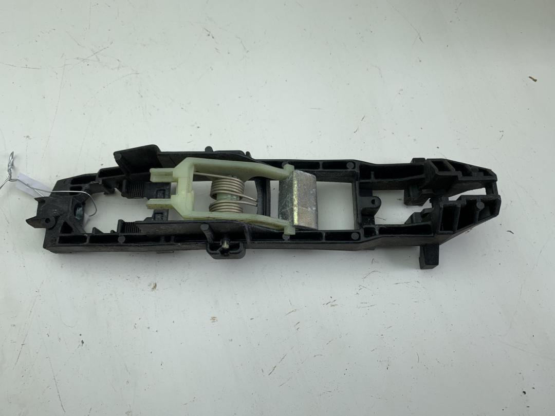 Корпус (держатель) ручки двери задней правой Mercedes-Benz C-Класс W203/S203/CL203 2000, 2.0 л., бензин, МКПП, чёрный, универсал - фото №1
