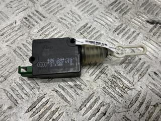 активатор замка багажника Audi A6 4B/C5 2000, 2.8 л., бензин, МКПП, синий, универсал, 4B9962115