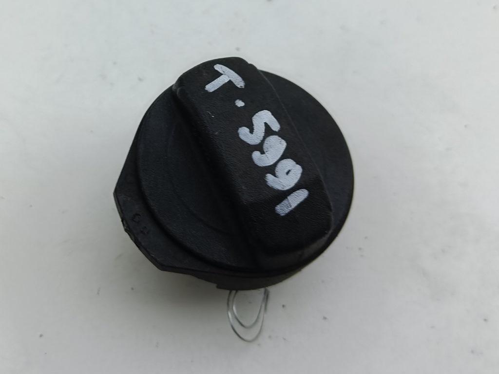 пробка топливного бака Volkswagen Passat B5+ (GP) 2001, 1.6 л., бензин, МКПП, синий, универсал, 3D0201550E