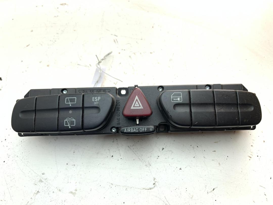 кнопка аварийной сигнализации Mercedes-Benz C W203 2002, 1.8 л., бензин, МКПП, синий, универсал, 2038218258