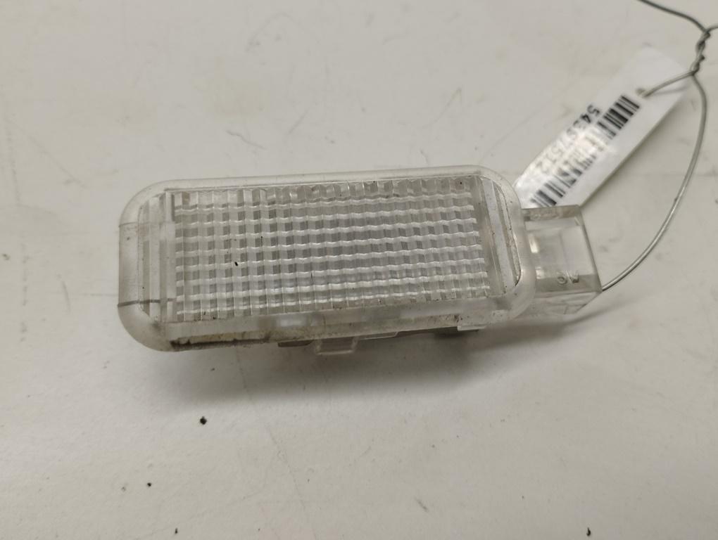 фонарь салона (плафон) Audi A4 B6 2003, 3.0 л., бензин, МКПП, синий, универсал, 8D0947415 - фото №1