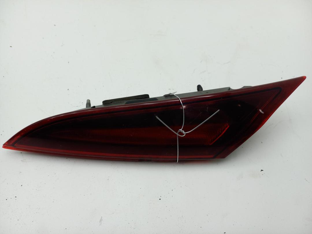 фонарь крышки багажника правый Opel Insignia A 2013, 2.0 л., дизель, МКПП, чёрный, хетчбэк 5 дв., 23135916 - фото №1