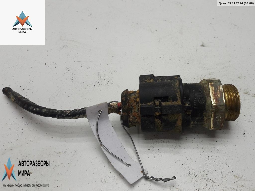 датчик температуры Volkswagen Golf 4 поколение 2003, 1.9 л., дизель, МКПП, синий, универсал, 1J0959481A - фото №1