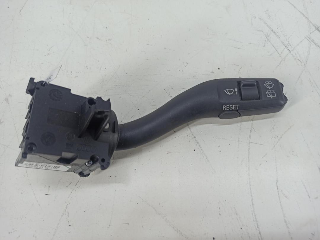переключатель дворников Audi A6 4F/C6 2006, 3.0 л., дизель, МКПП, красный, универсал, 4E0953503C - фото №1