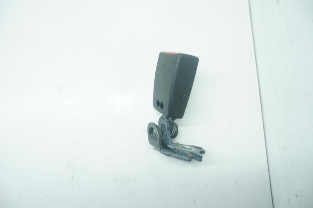 замок ремня безопасности Ford Focus III 2012, 1.0 л., бензин, МКПП, чёрный, хетчбэк 5 дв., 2C31212