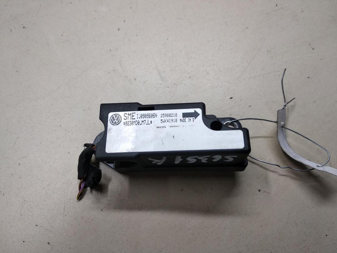 датчик AirBag Volkswagen Passat B5 1998, 1.6 л., бензин, МКПП, синий, универсал, 1J0909606N