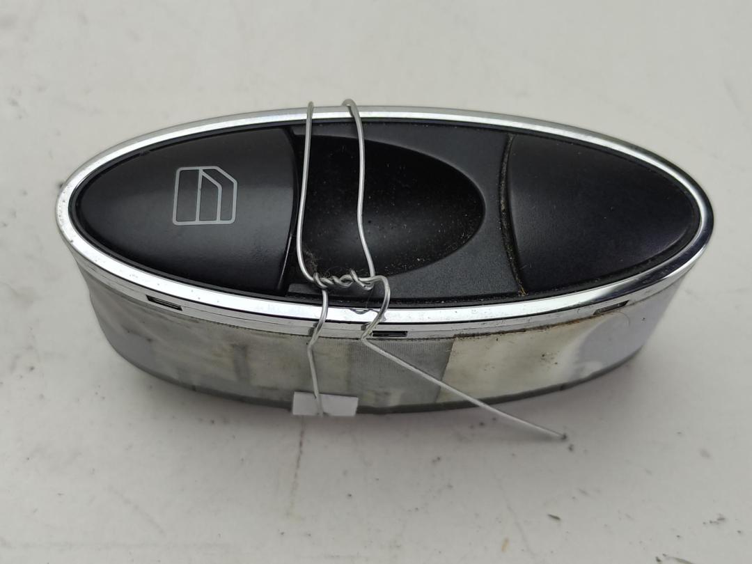 кнопка стеклоподъемника переднего правого Mercedes-Benz E-Класс W211/S211 2004, 3.2 л., дизель, АКПП, чёрный, универсал, 2118211351 - фото №1