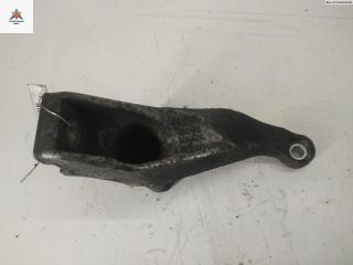 кронштейн двигателя Audi A4 B7 2005, 2.0 л., дизель, МКПП, серый, седан, 8E0199307S