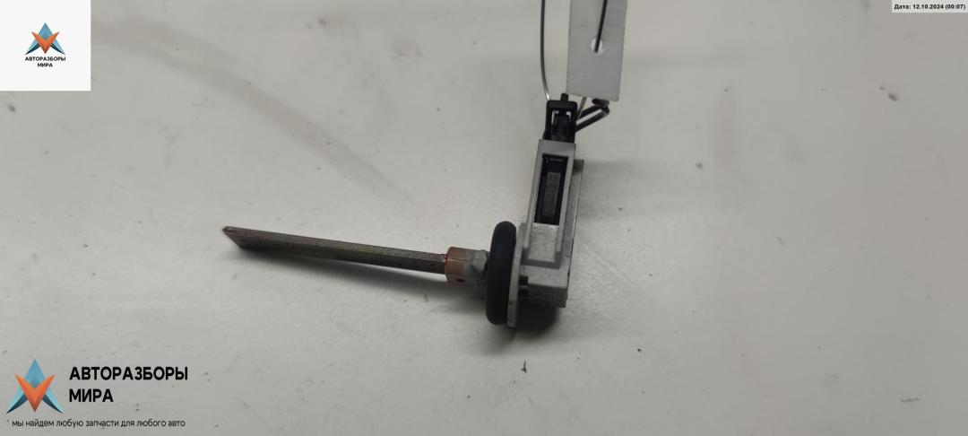 датчик температуры Audi A4 B6 2004, 2.0 л., бензин, МКПП, чёрный, универсал, 4B0820539 - фото №1