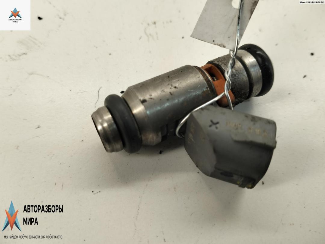 форсунка Volkswagen Golf 4 поколение 2003, 1.4 л., бензин, МКПП, синий, хетчбэк 5 дв., 036031G - фото №1