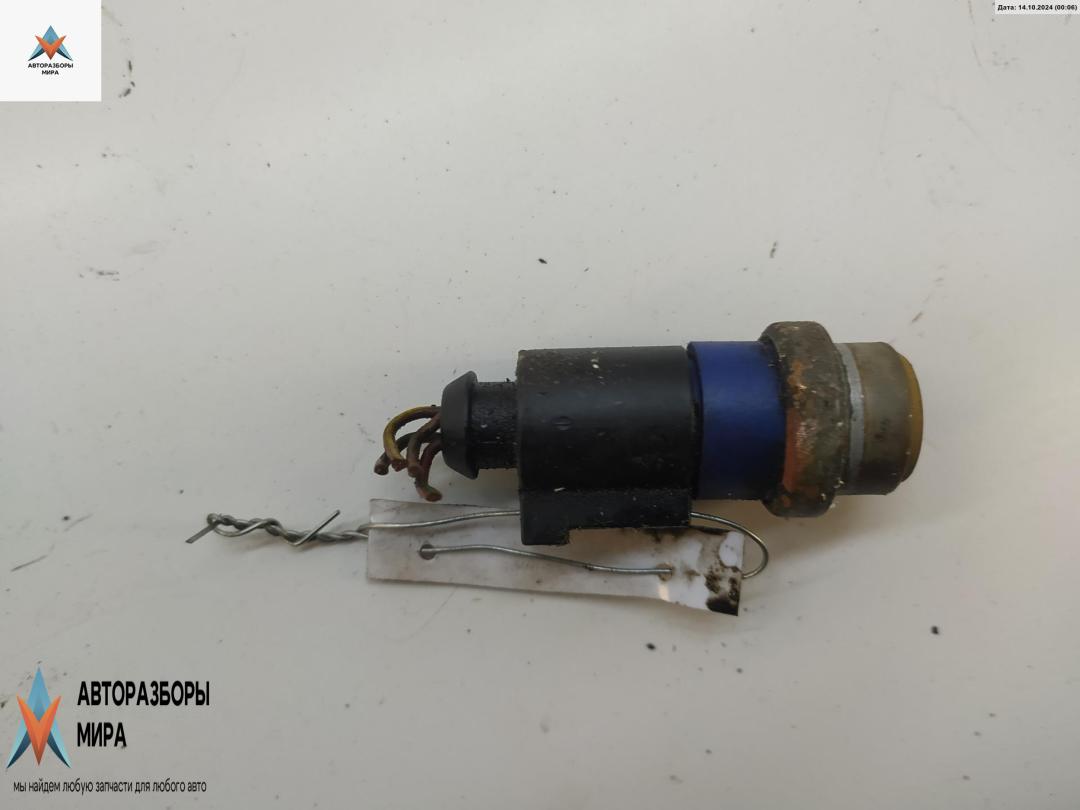 датчик температуры Skoda Superb 1 поколение 2002, 2.8 л., бензин, АКПП, синий, седан, 8D0959681B - фото №1