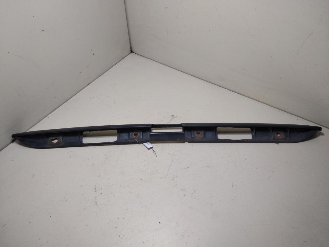 накладка подсветки номера Volkswagen Golf-3 1994, 1.8 л., бензин, МКПП, красный, кабриолет, 1H6827577