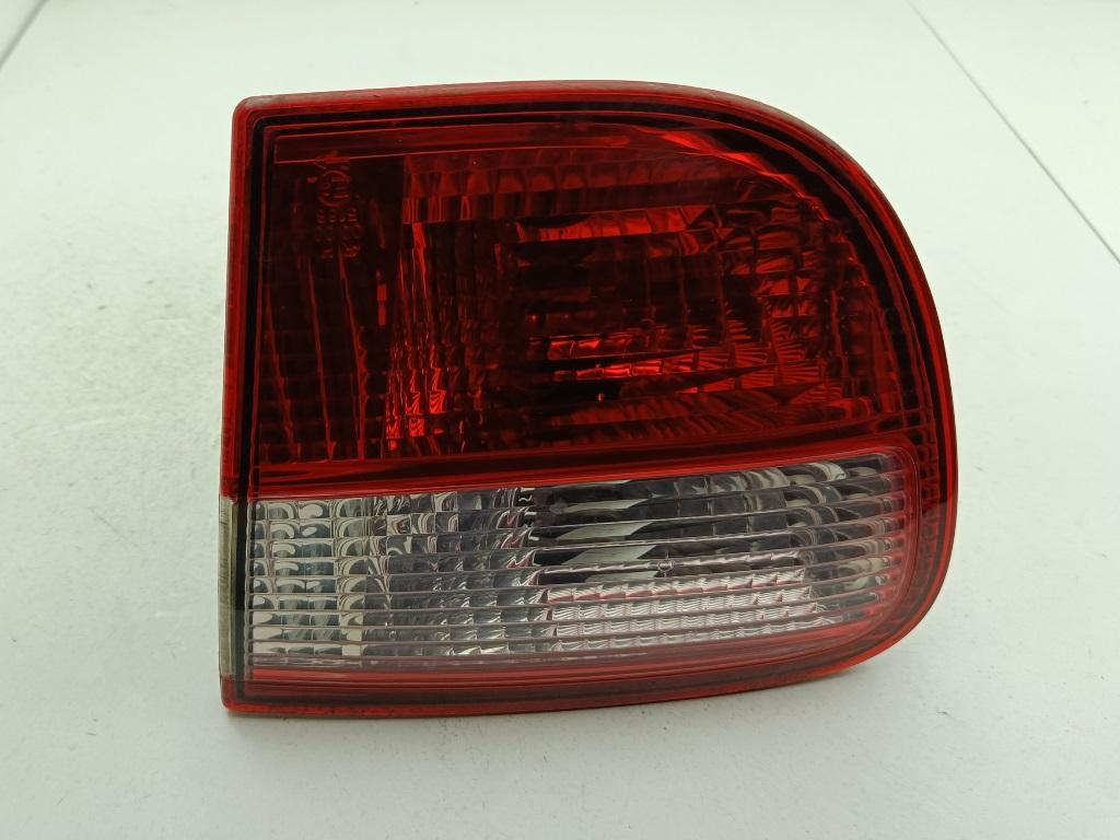 фонарь крышки багажника правый SEAT Leon 2 поколение 2005, 1.4 л., бензин, МКПП, серый, хетчбэк 5 дв., 1M6945092B - фото №1