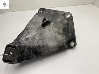 кронштейн двигателя Audi A4 B5 [рестайлинг] 1999, 2.5 л., дизель, МКПП, зелёный, универсал, 4B0199307C