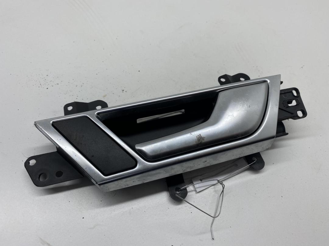 ручка внутренняя задняя правая Audi A6 C6 2004, 2.0 л., дизель, МКПП, серый, седан, 4F0839020