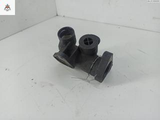 фланец (тройник) системы охлаждения Audi A6 4B/C5 1998, 1.8 л., Ti, бензин, МКПП, чёрный, седан, 058121133B