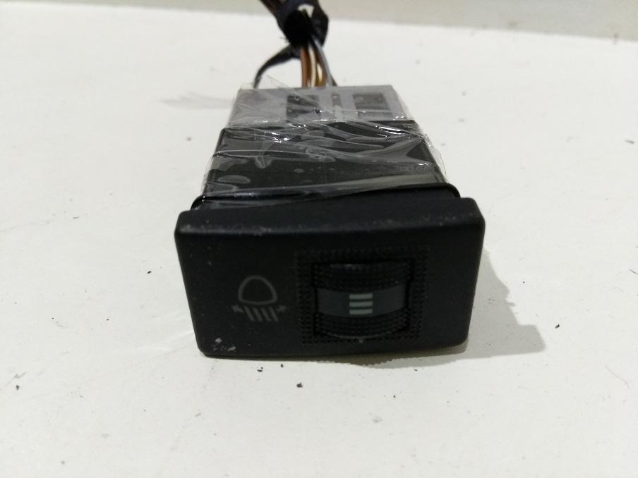 кнопка (выключатель) Audi A4 B5 1996, 1.6 л., бензин, МКПП, серый, седан