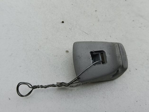 Крепление (крючок) солнцезащитного козырька Ford Focus I 2004, 1.4 л., бензин, МКПП, серый, хетчбэк 5 дв.