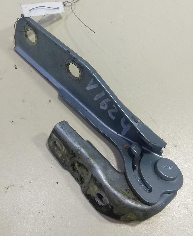 петля капота правая Audi A3 8P 2004, серый, хетчбэк 5 дв., 8P0823302