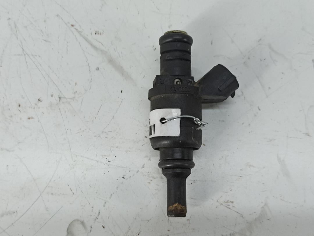форсунка Audi A3 8L 2002, 1.8 л., бензин, МКПП, чёрный, хетчбэк 3 дв., 06A906031AF