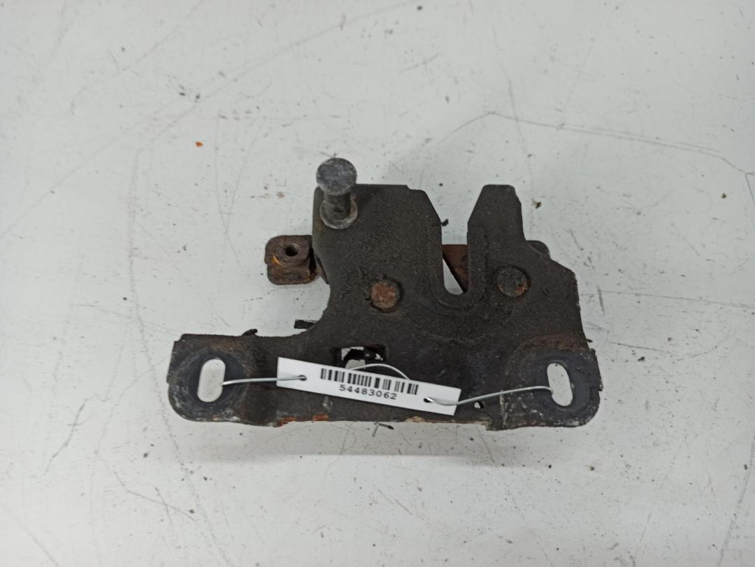 замок капота Audi A4 B5 1997, 1.6 л., бензин, МКПП, синий, универсал, 8D0823509C