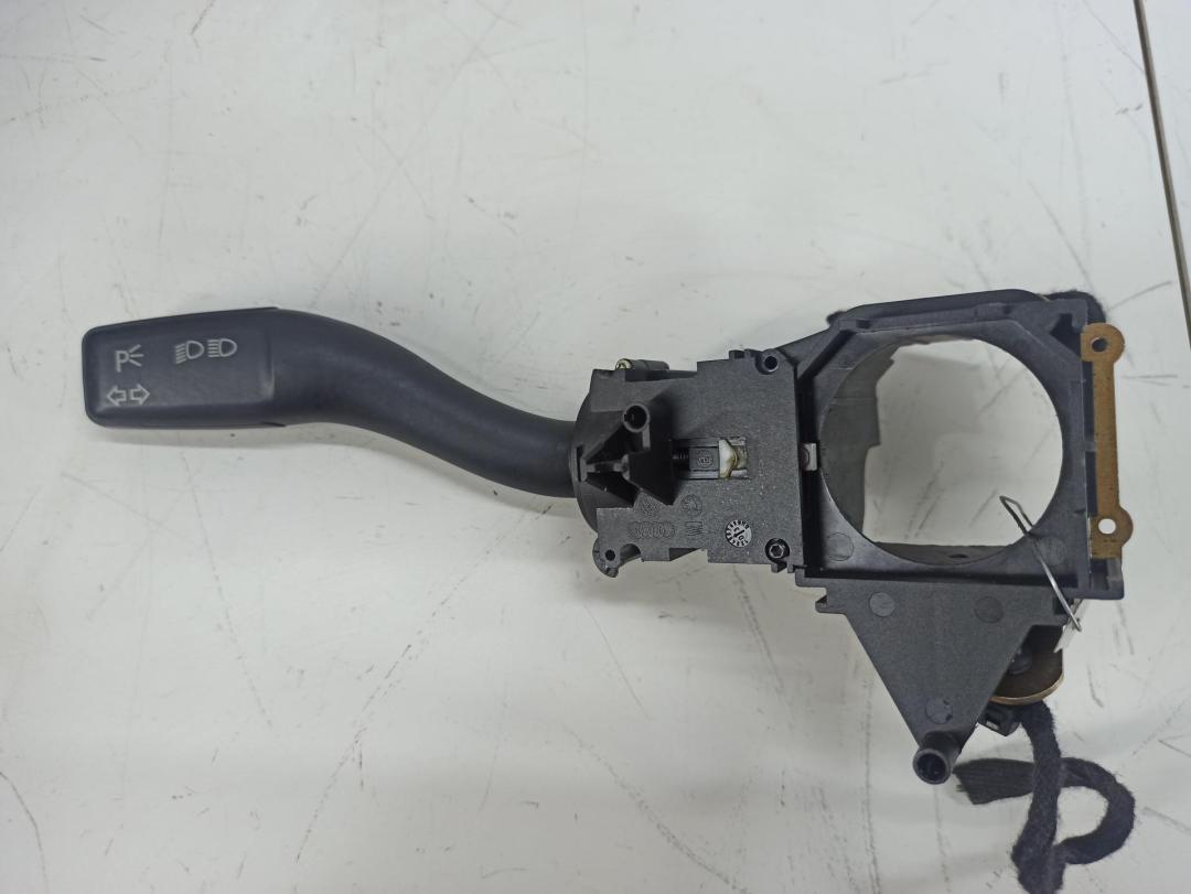 переключатель поворотов Audi A4 B6 2003, 2.5 л., дизель, МКПП, серый, кабриолет, 4E0953513A