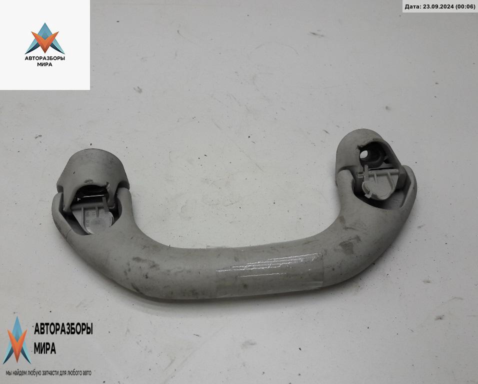ручка внутренняя потолочная Volkswagen Polo 4 поколение 2003, 1.2 л., бензин, МКПП, серый, хетчбэк 3 дв. - фото №1