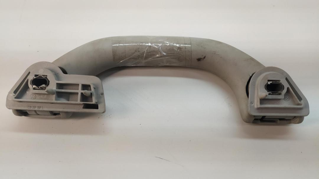 ручка внутренняя потолочная Volkswagen Bora 2003, 1.9 л., дизель, МКПП, зелёный, седан, 6N0857607AA