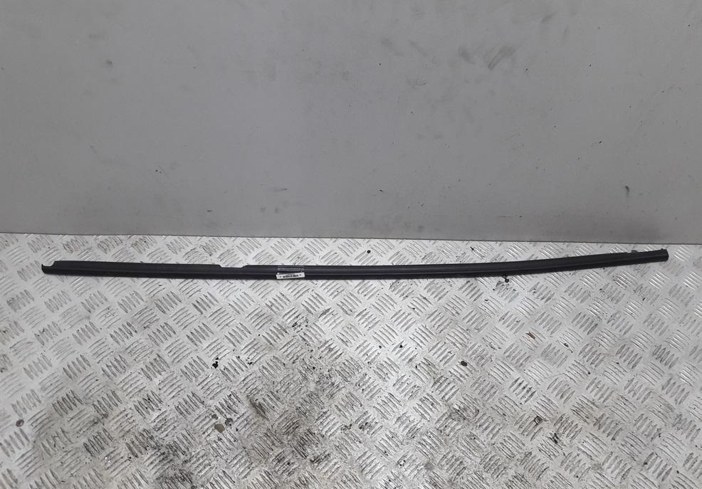 Молдинг стекла двери задней правой наружный Skoda Superb 1 поколение 2002, 2.8 л., бензин, АКПП, чёрный, седан - фото №1