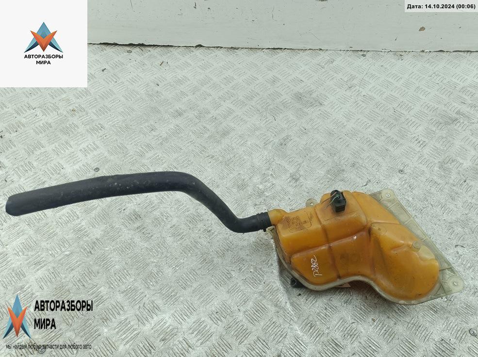 бачок расширительный Volkswagen Passat B5 1998, 1.6 л., бензин, 8D0121403L - фото №1