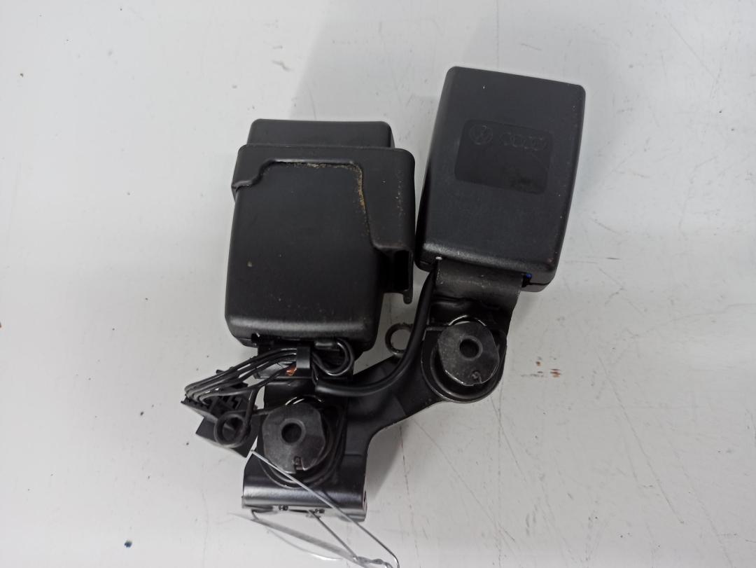 замок ремня безопасности Audi Q3 8U 2012, 2.0 л., дизель, АКПП, серый, внедорожник 5 дв., 4G0857739A