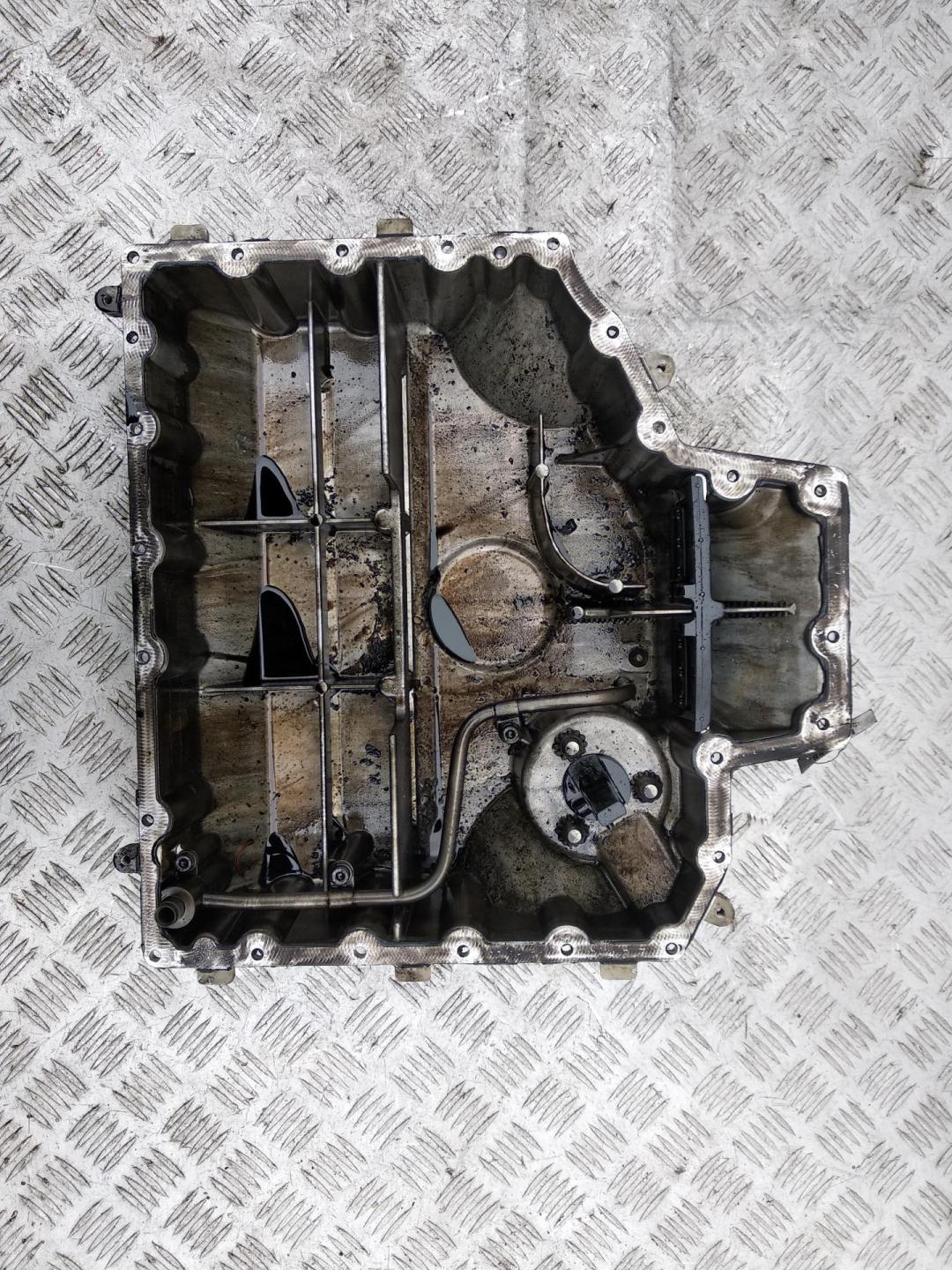 масляный поддон Volkswagen Touareg 2003, 5.0 л., дизель, АКПП, серый, внедорожник 5 дв., 07Z103604E