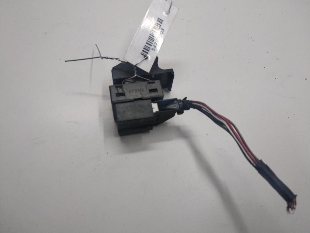 кнопка стеклоподъемника переднего правого Audi A3 8L 1998, 1.6 л., бензин, МКПП, серый, хетчбэк 3 дв., 8L0959855