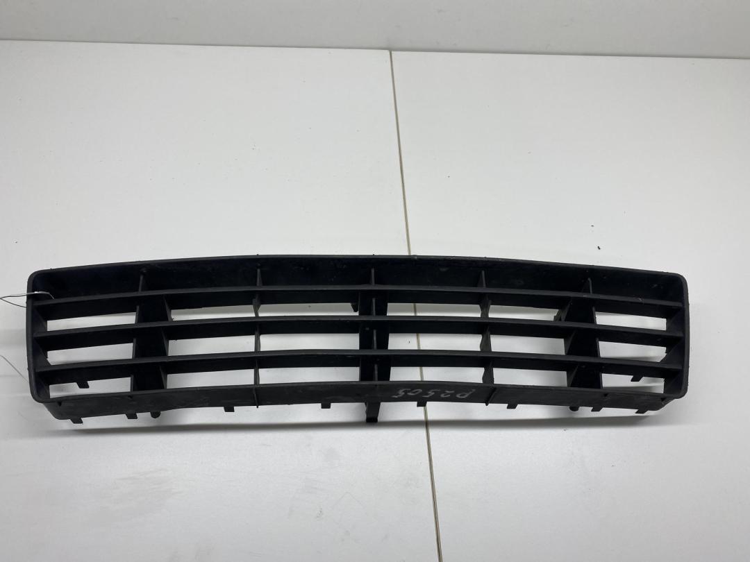 заглушка (решетка) в бампер Audi A6 C5 2000, 2.5 л., дизель, АКПП, чёрный, универсал, 4B0807683F