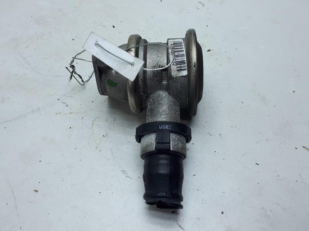 клапан EGR Volkswagen Passat B5+ (GP) 2002, 2.0 л., бензин, МКПП, серый, универсал, 06B131351A