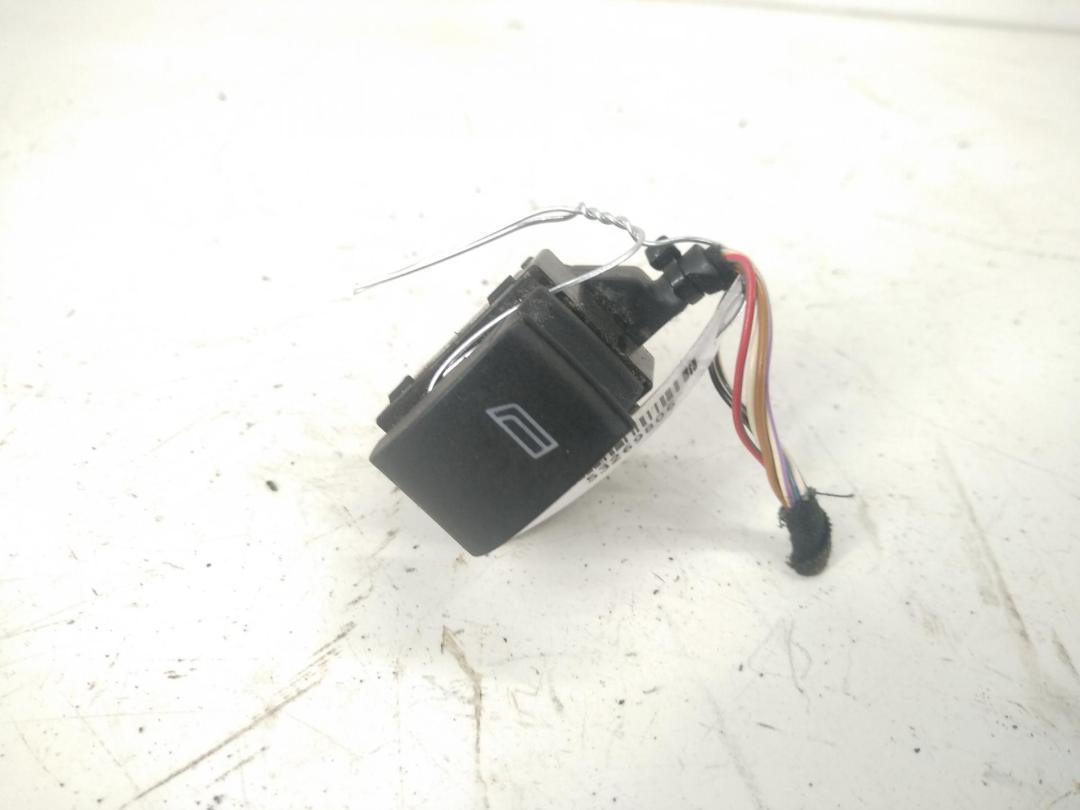 кнопка стеклоподъемника переднего правого Audi A6 C5 1998, 2.4 л., бензин, АКПП, синий, седан