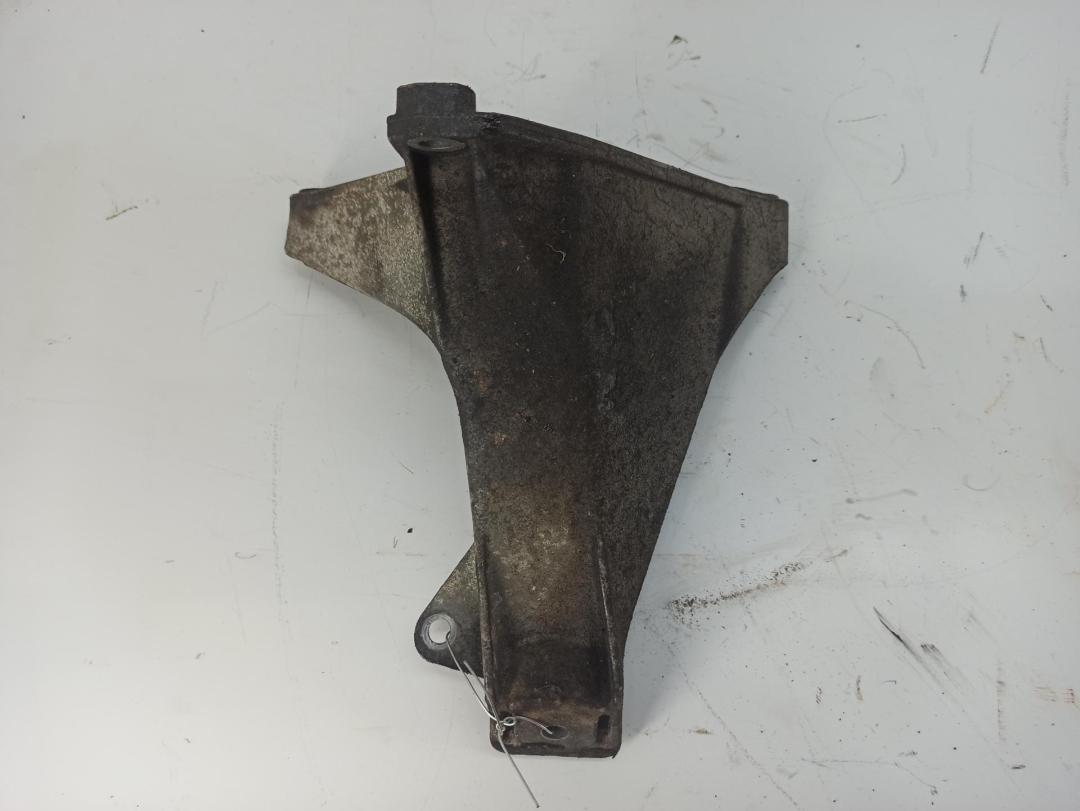 кронштейн двигателя Audi A4 B5 1995, 1.8 л., бензин, МКПП, синий, седан, 4D0198309F