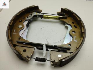 Колодки тормозные задние Hyundai H-1 Starex [рестайлинг] 2006, 2.5 л., дизель, МКПП, белый, минивэн