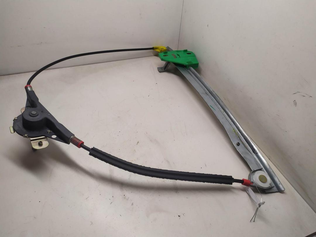 стеклоподъемник передний правый Ford Ka 1 поколение 2001, 1.3 л., бензин, МКПП, чёрный, хетчбэк 3 дв. - фото №1