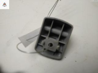 Крепление (крючок) солнцезащитного козырька Ford Focus 1 поколение [рестайлинг] 2002, 1.6 л., i, бензин, МКПП, серый, хетчбэк 5 дв.