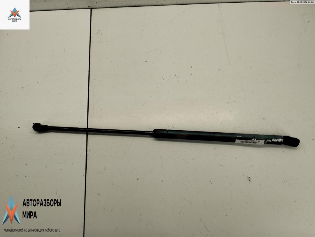 амортизатор крышки багажника (3-5 двери) Volkswagen Golf 4 поколение 2000, 1.6 л., бензин, МКПП, зелёный, хетчбэк 5 дв., 1J6827550 - фото №1